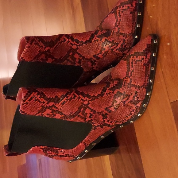 Charles by Charles David Dodger Bootie- Size 7.5 - Picture 1 of 3